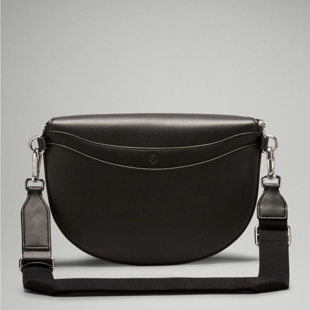 Lululemon Cactus Material Saddle Crossbody Bag 2L- Black/ Silver - Picture 3 of 6